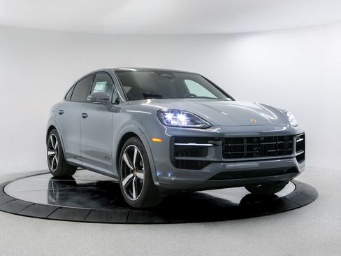 New 2026 Porsche Cayenne GTS AWD/4WD image 9