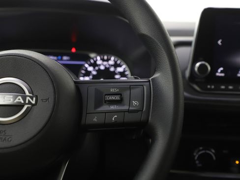 Used 2024 Nissan Rogue S image 25