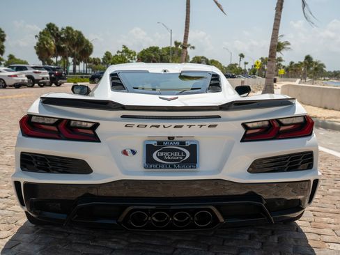 Used 2025 Chevrolet Corvette Z06 w/ Stealth Interior Trim Package RWD image 8