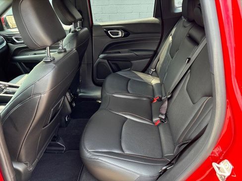 Used 2022 Jeep Compass Limited image 9