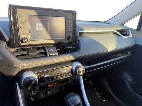 Used 2019 Toyota RAV4 LE image 12