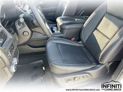 Used 2023 GMC Yukon SLT w/ SLT Premium Package image 19