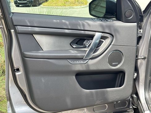 New 2025 Land Rover Discovery Sport Dynamic SE image 17