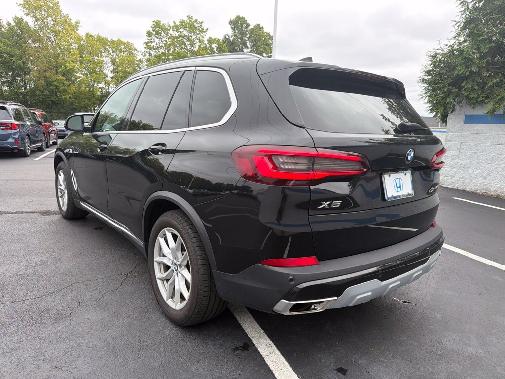 Used 2022 BMW X5 xDrive40i w/ Parking Assistance Package AWD/4WD image 3