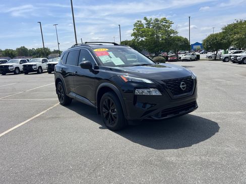Certified 2023 Nissan Rogue SV w/ SV Premium B Package FWD image 3
