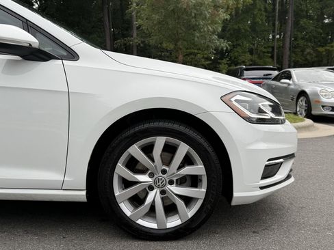 Used 2019 Volkswagen Golf SE image 10
