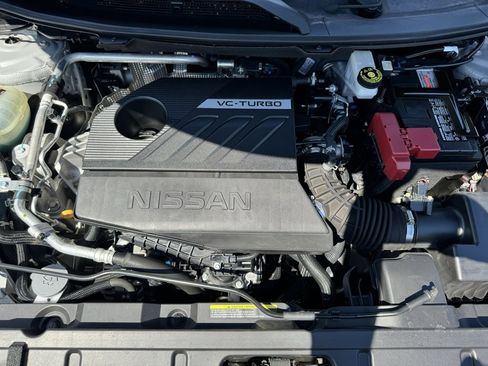 Used 2022 Nissan Rogue SV image 34