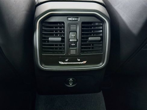 Certified 2025 Porsche Macan AWD/4WD image 27