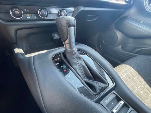 Used 2023 Honda HR-V LX image 32