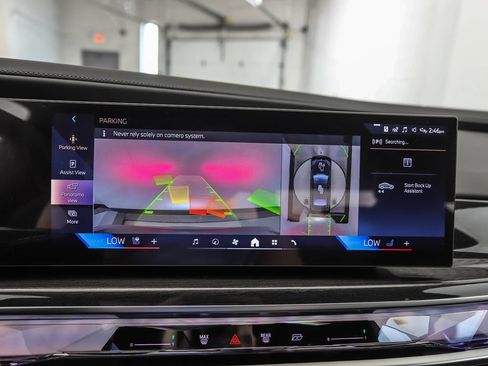 New 2026 BMW i7 xDrive60 w/ Premium Package AWD/4WD image 19