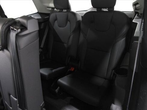 Used 2022 Volvo XC90 T6 Momentum w/ Climate Package image 21