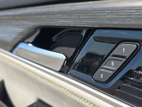 Used 2023 Jeep Wagoneer Series III w/ Preferred Equipment Group image 26