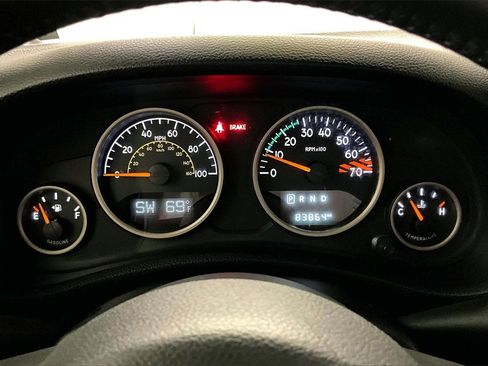 Used 2017 Jeep Wrangler Unlimited Sahara image 13