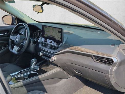 Used 2023 Nissan Altima 2.5 SV w/ SV Premium Package FWD image 22