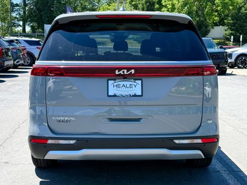 Used 2024 Kia Carnival EX FWD image 7