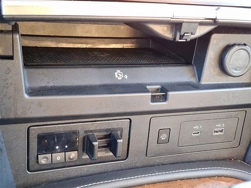 Used 2024 Nissan Armada SL w/ Captain's Chairs Package image 28