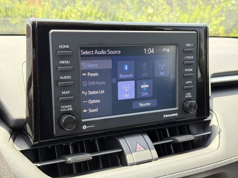 Used 2022 Toyota RAV4 XLE FWD image 17