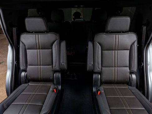 Used 2025 Chevrolet Tahoe High Country AWD/4WD image 35