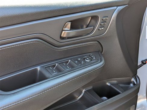 Used 2025 Honda Odyssey Sport-L image 13