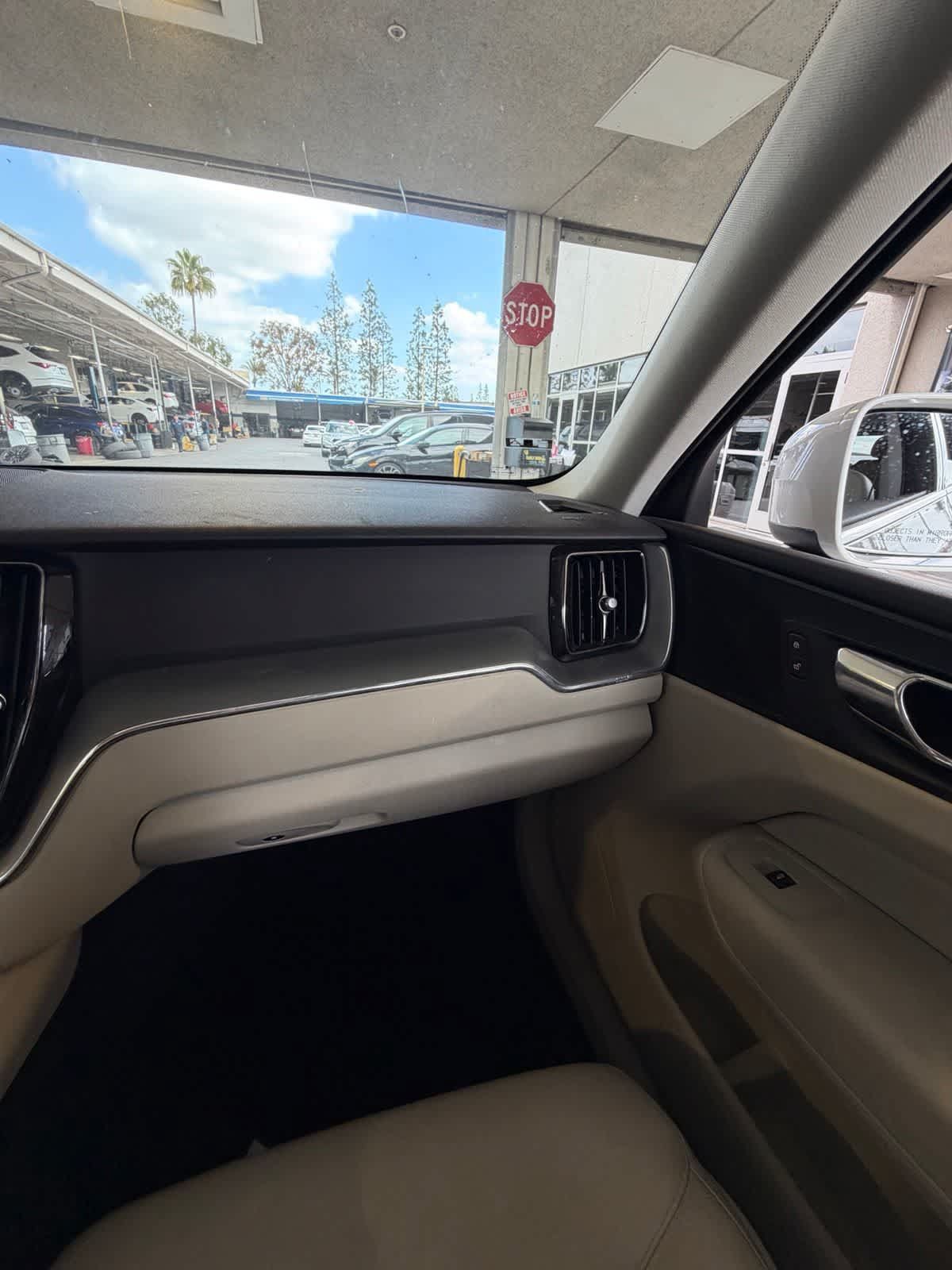 Used 2020 Volvo XC60 T5 Momentum FWD image 20