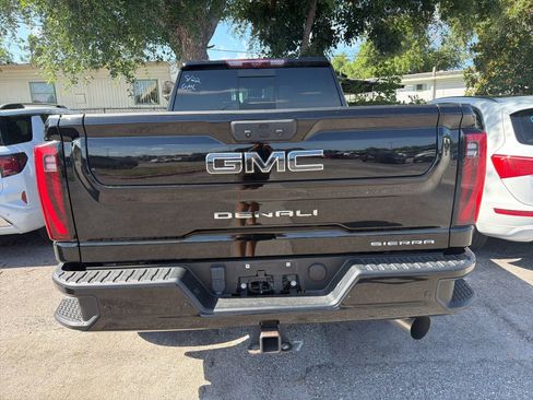 Used 2024 GMC Sierra 2500 Denali Ultimate AWD/4WD image 9