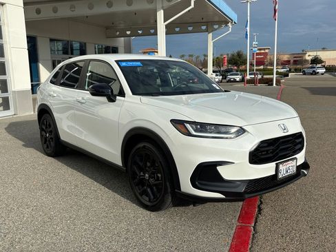 Used 2024 Honda HR-V Sport image 3