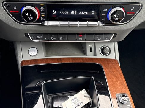 Used 2023 Audi Q5 2.0T Premium image 31