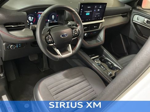 Used 2025 Ford Explorer ST-Line w/ ST-Line Street Pack image 17