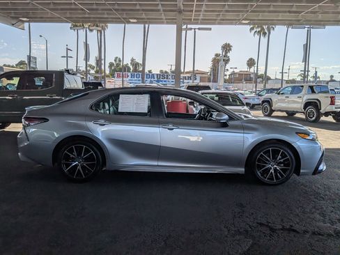 Used 2024 Toyota Camry SE FWD image 5