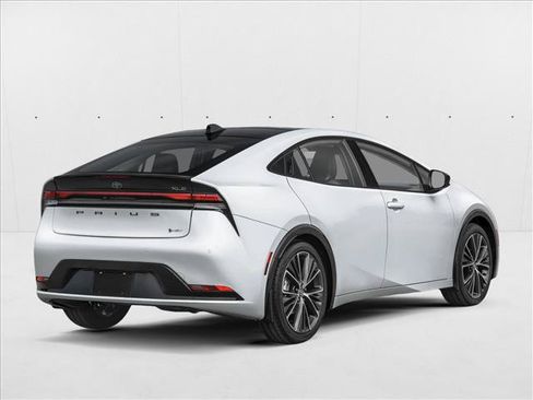 New 2027 Toyota Prius FWD image 2