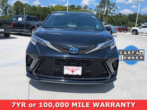 Certified 2023 Toyota Sienna XSE image 2