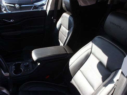 Used 2021 GMC Acadia Denali w/ Denali Ultimate Package image 2