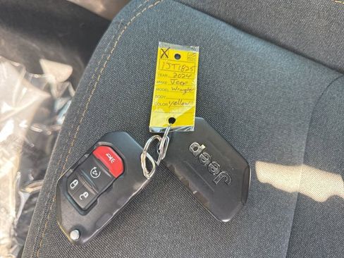 Used 2024 Jeep Wrangler Unlimited Sahara w/ Dual Top Group AWD/4WD image 29