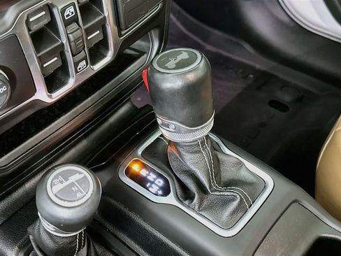 Used 2020 Jeep Wrangler Unlimited Sahara AWD/4WD image 25
