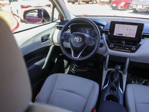 Used 2024 Toyota Corolla Cross LE FWD image 27