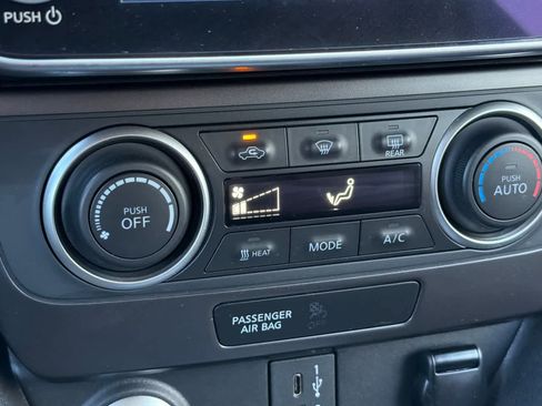 Used 2022 Nissan Leaf S image 22