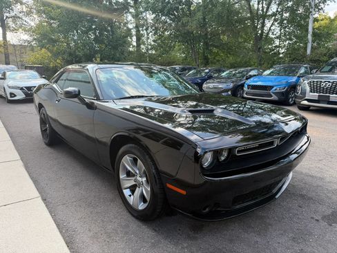 Used 2016 Dodge Challenger SXT RWD image 4