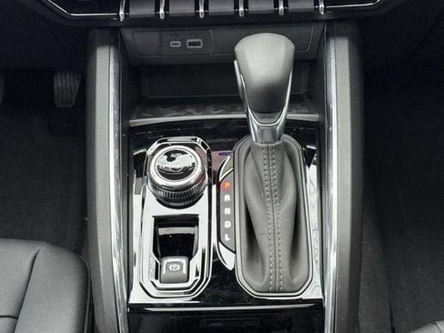 New 2026 GMC Canyon Elevation w/ Convenience Package image 15