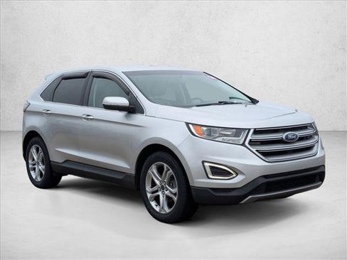 Used 2018 Ford Edge Titanium image 3