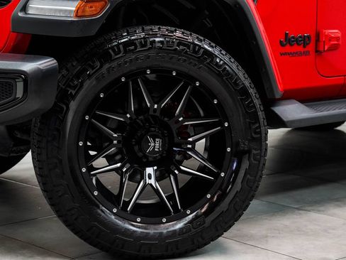Used 2021 Jeep Wrangler Unlimited Sahara AWD/4WD image 3