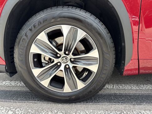 Used 2020 Toyota Highlander XLE FWD image 8