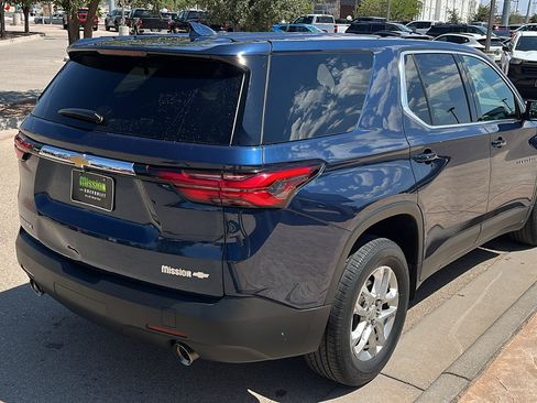 Used 2022 Chevrolet Traverse LS FWD image 8