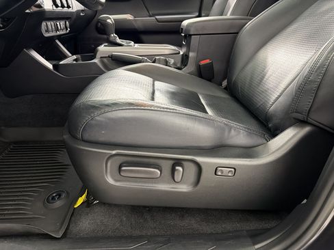 Used 2021 Toyota Tacoma Limited RWD image 15