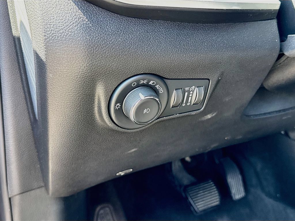 Used 2024 Jeep Compass Latitude AWD/4WD image 10