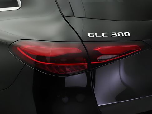 Certified 2025 Mercedes-Benz GLC 300 4MATIC image 18