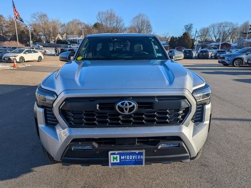 Used 2025 Toyota Tacoma TRD Off-Road image 9