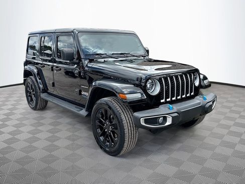 Used 2022 Jeep Wrangler Unlimited Sahara AWD/4WD image 4