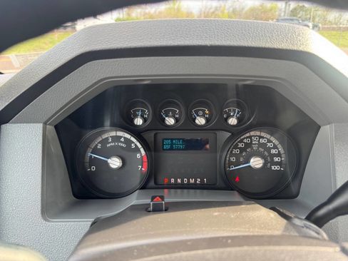Used 2015 Ford F250 XL w/ Power Equipment Group image 9