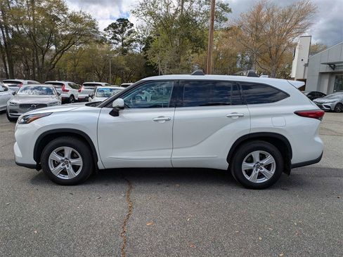 Used 2022 Toyota Highlander LE image 7