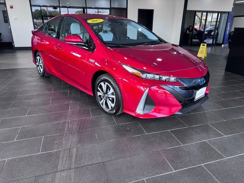 Used 2017 Toyota Prius Prime Premium image 7